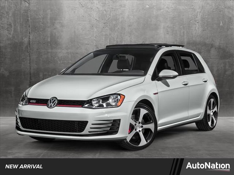 Used 2017 Volkswagen Golf S image 1