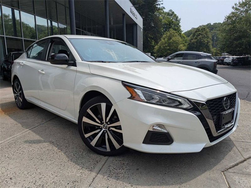 Certified 2022 Nissan Altima 2.5 SR image 1