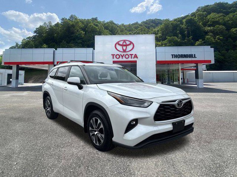 Certified 2023 Toyota Highlander XLE image 1