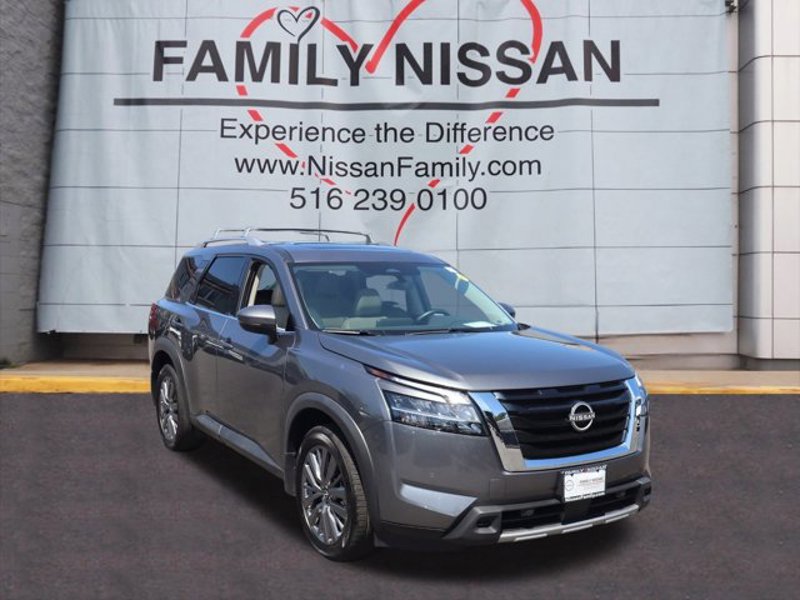 Certified 2023 Nissan Pathfinder SL image 1