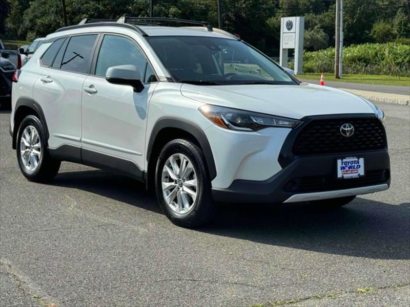Certified 2022 Toyota Corolla Cross LE image 1
