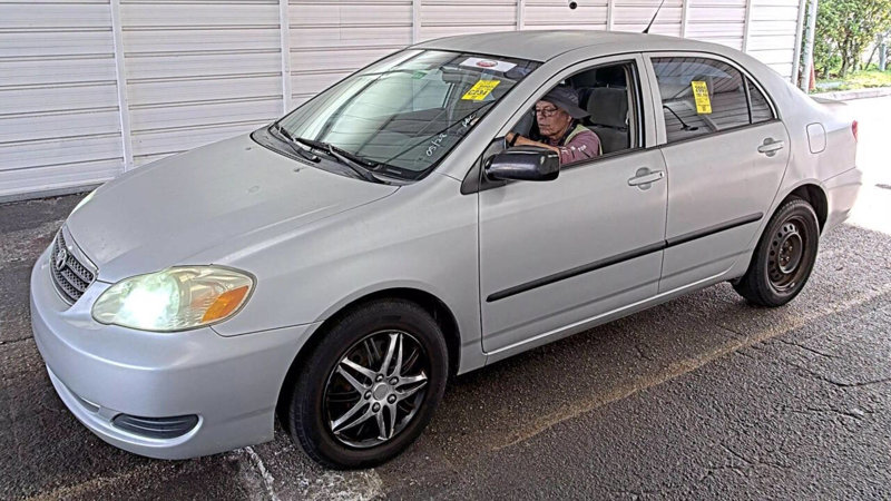 Used 2005 Toyota Corolla CE image 1