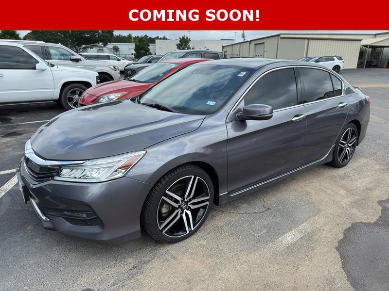 Used 2017 Honda Accord Touring image 1