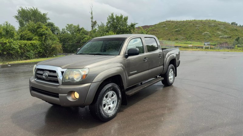 Used 2010 Toyota Tacoma 4x4 Double Cab image 1
