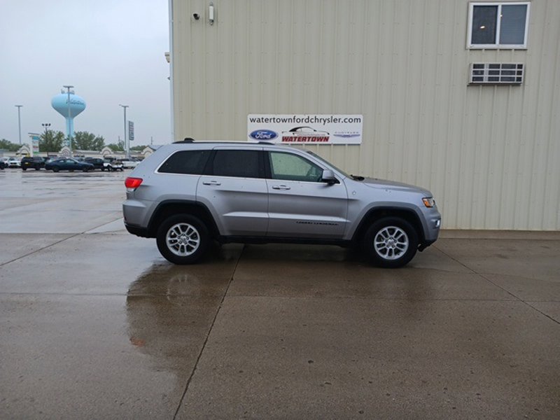 Used 2018 Jeep Grand Cherokee Laredo image 1
