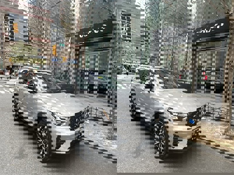 Certified 2025 Volvo XC40 B5 Plus image 1