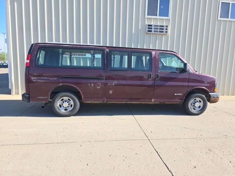 Used 2005 Chevrolet Express 3500 Extended Passenger image 1