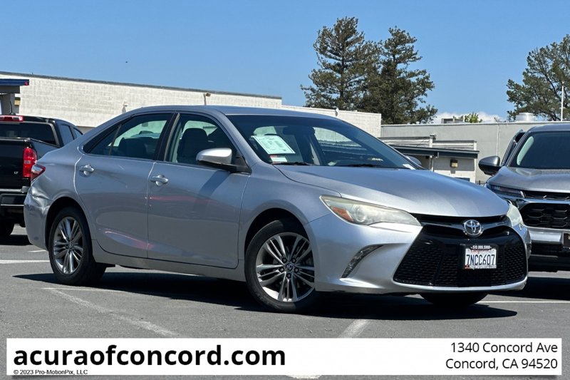Used 2016 Toyota Camry SE image 1