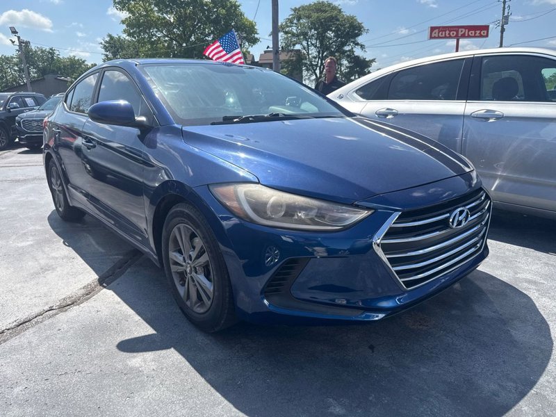 Used 2017 Hyundai Elantra SE image 1