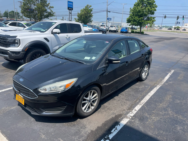 Used 2015 Ford Focus SE w/ SE Cold Weather Package image 1