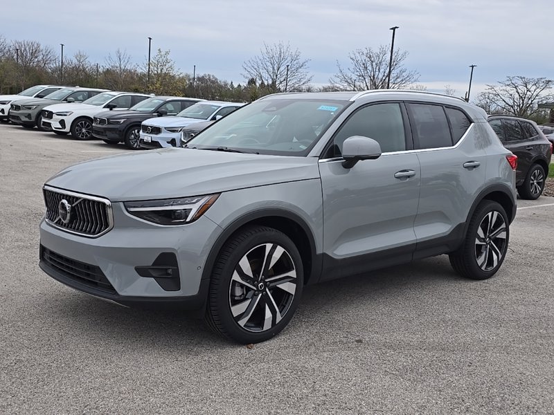 Certified 2024 Volvo XC40 B5 Plus w/ Climate Package image 1