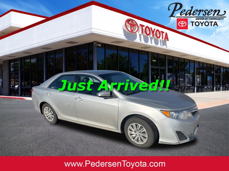 Used 2012 Toyota Camry LE image 1
