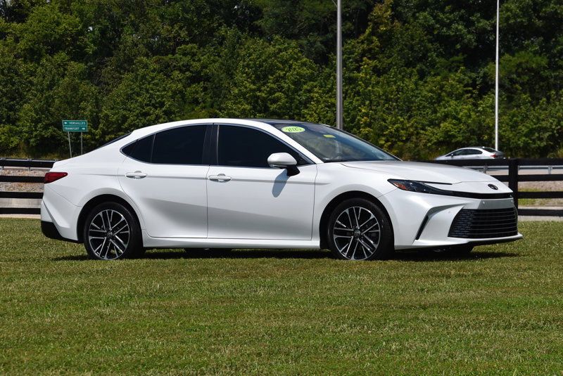 Certified 2025 Toyota Camry XLE image 1