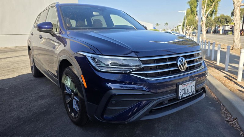 Certified 2022 Volkswagen Tiguan SE w/ Panoramic Sunroof Package image 1