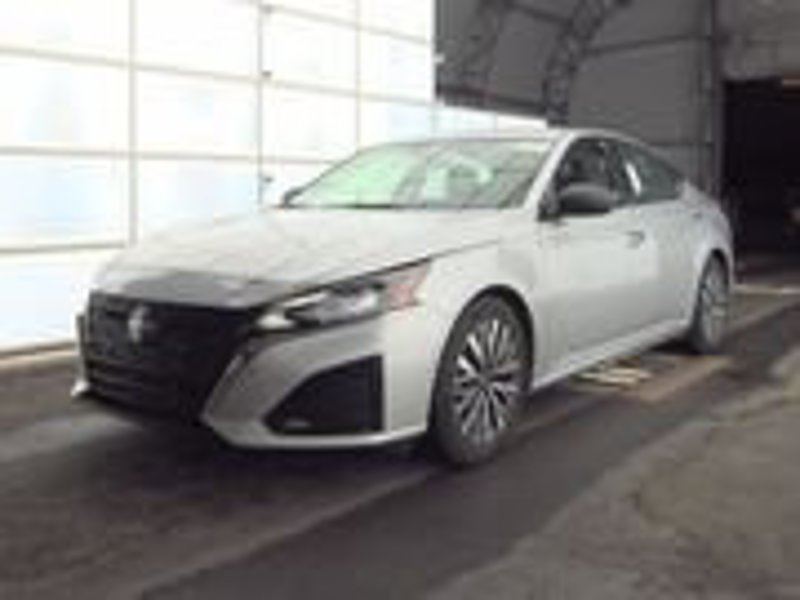 Used 2024 Nissan Altima 2.5 SV image 1