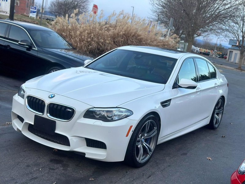 Used 2014 BMW M5 image 1