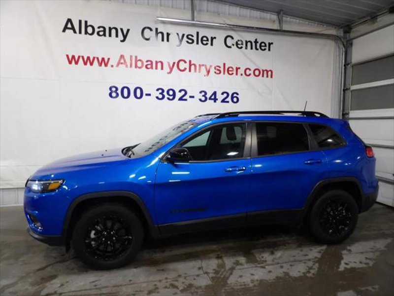 Certified 2023 Jeep Cherokee Altitude Lux image 1