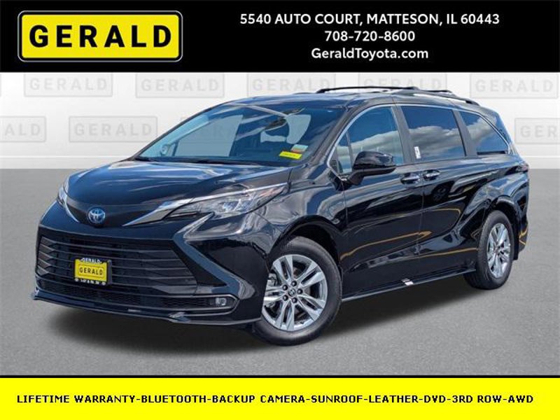 Certified 2025 Toyota Sienna XLE w/ XLE Plus Package image 1