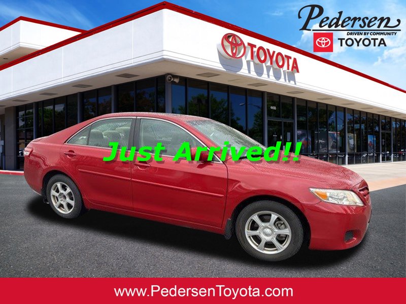 Used 2010 Toyota Camry LE image 1