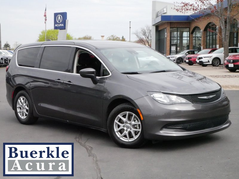 Used 2023 Chrysler Voyager LX image 1
