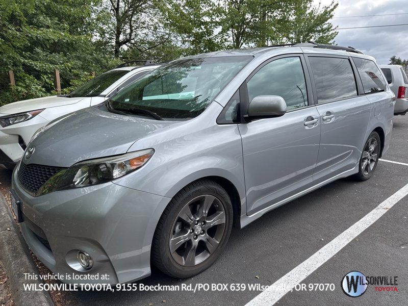 Used 2012 Toyota Sienna SE image 1