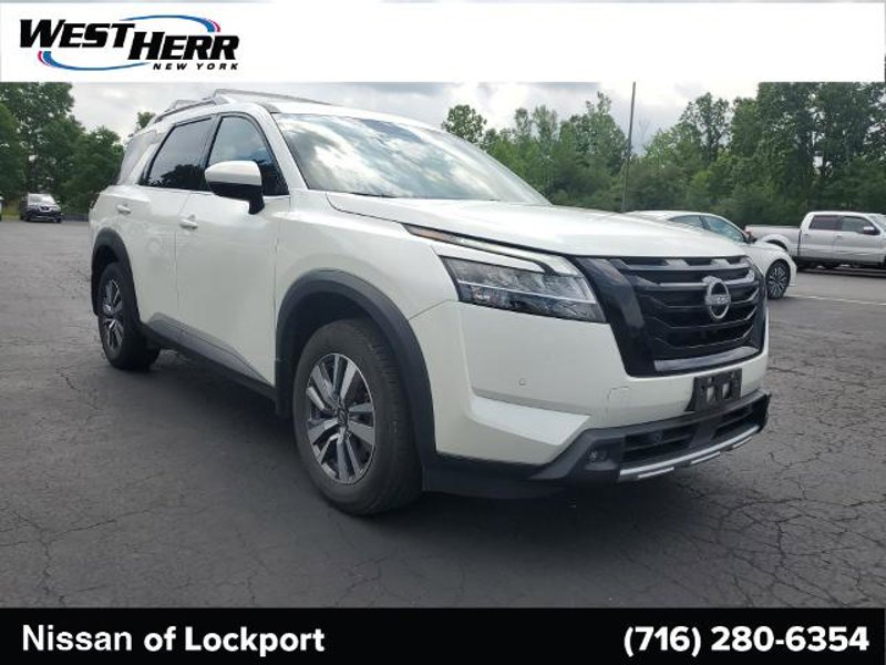 Certified 2024 Nissan Pathfinder SL image 1