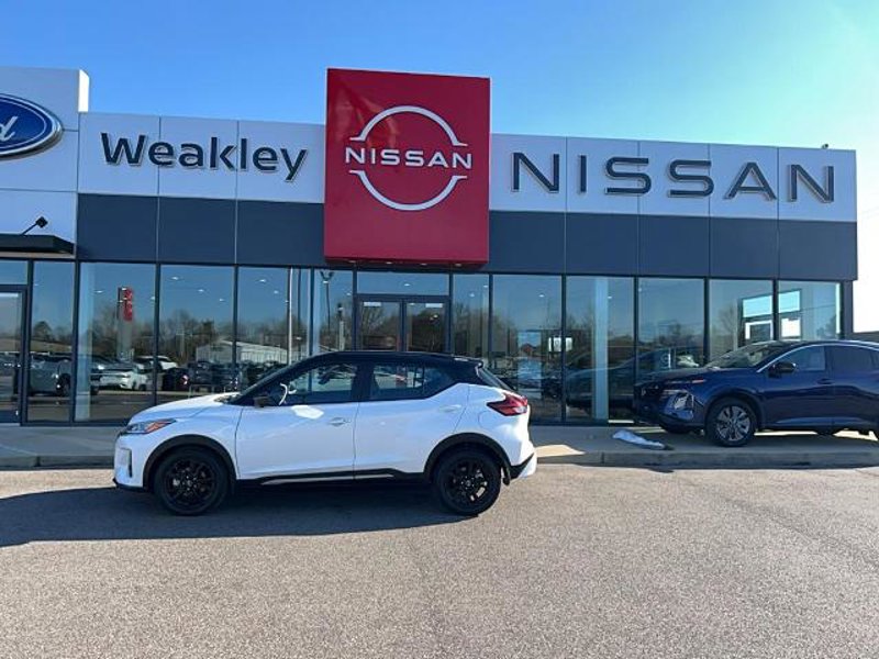 Certified 2023 Nissan Kicks SR w/ SR Premium Package image 1