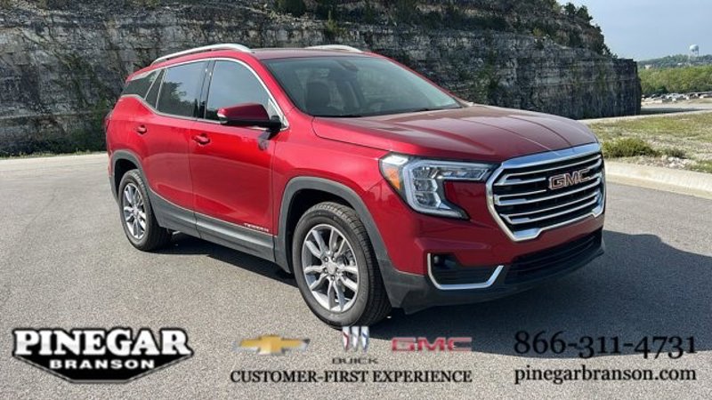 Certified 2024 GMC Terrain SLT w/ Infotainment Package II image 1