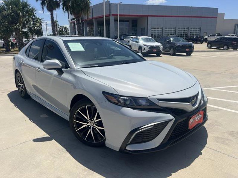 Certified 2022 Toyota Camry SE image 1