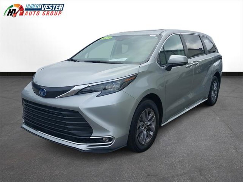 Certified 2024 Toyota Sienna XLE image 1