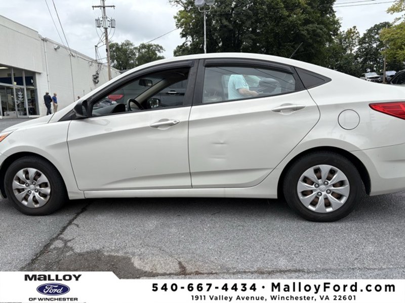 Used 2016 Hyundai Accent SE image 1