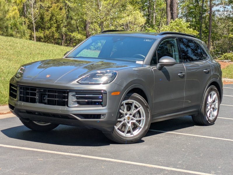 Certified 2024 Porsche Cayenne image 1