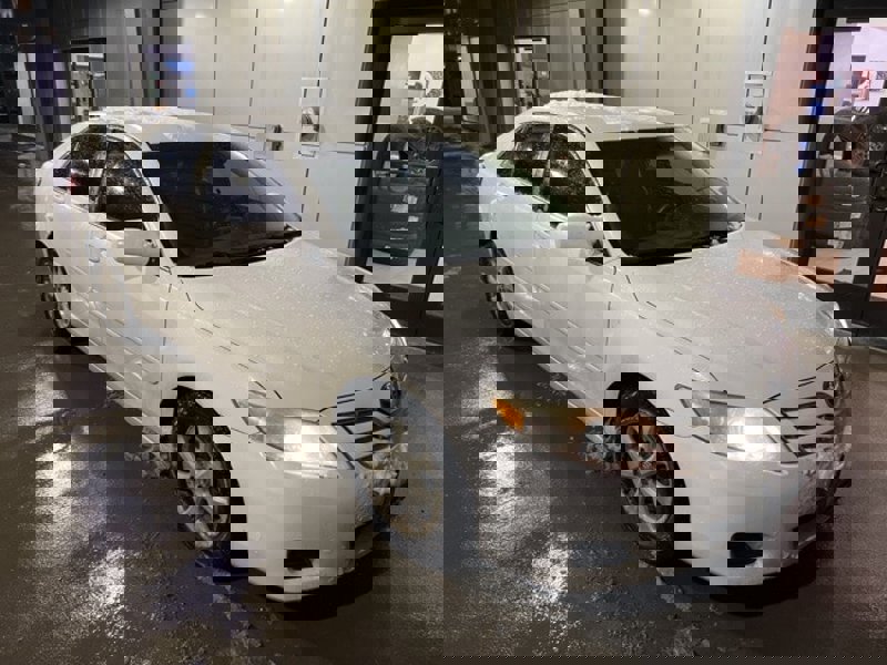 Used 2010 Toyota Camry image 1