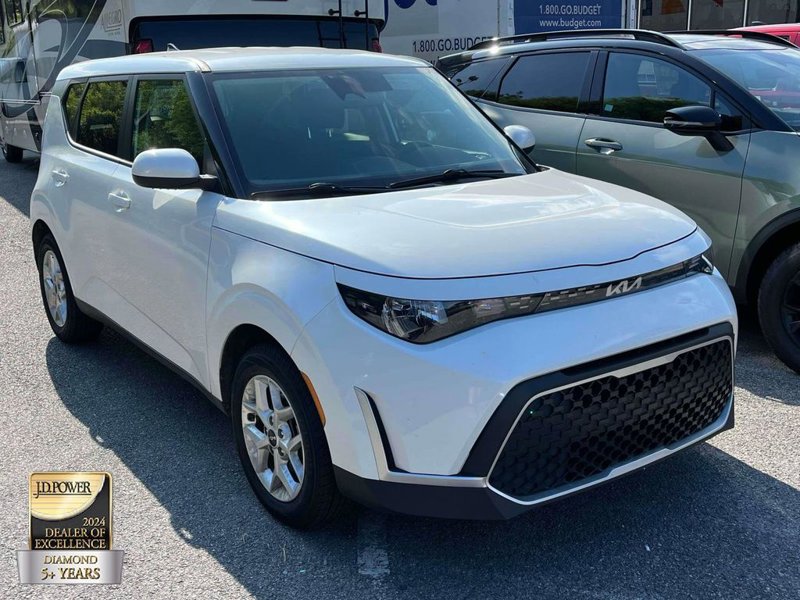 Used 2023 Kia Soul LX w/ LX Technology Package image 1