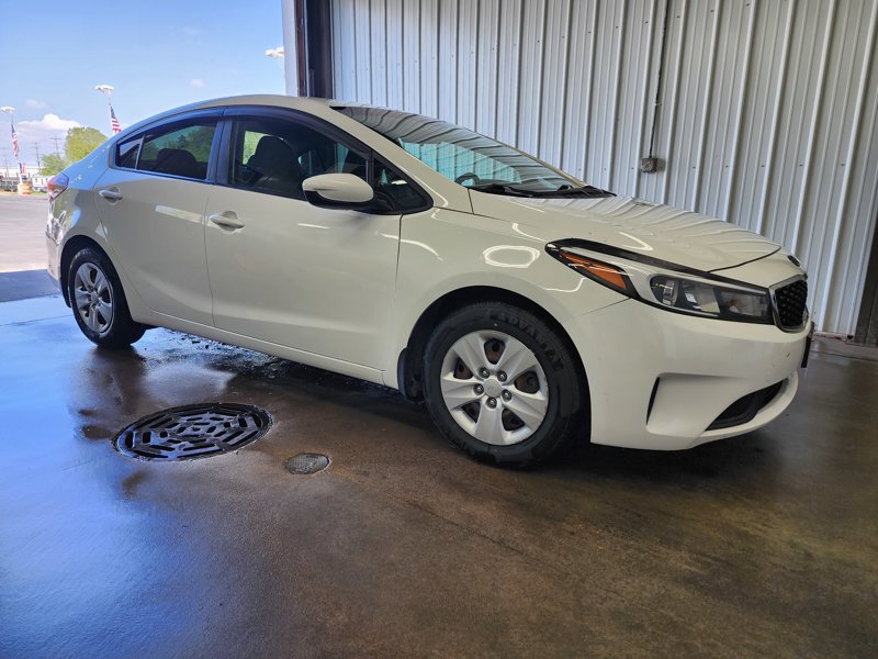 Used 2018 Kia Forte LX image 1