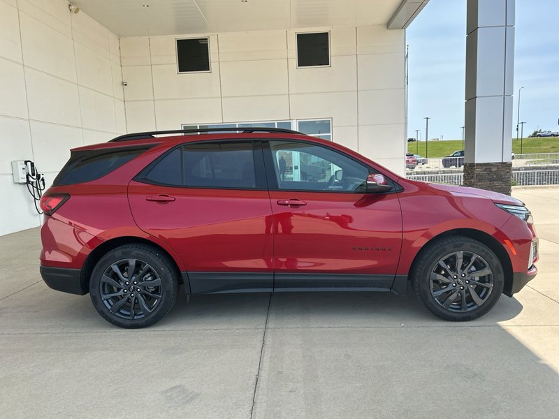Certified 2022 Chevrolet Equinox RS image 1