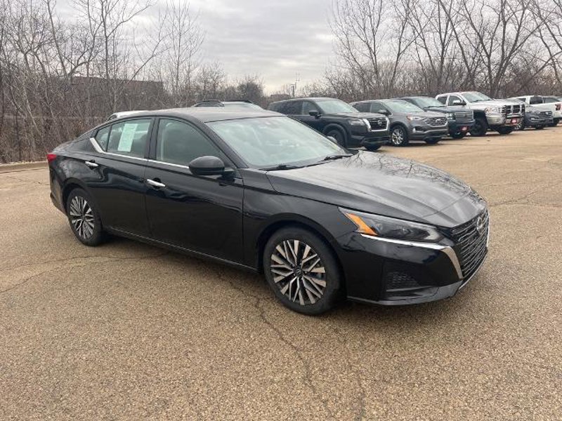 Certified 2023 Nissan Altima 2.5 SV image 1