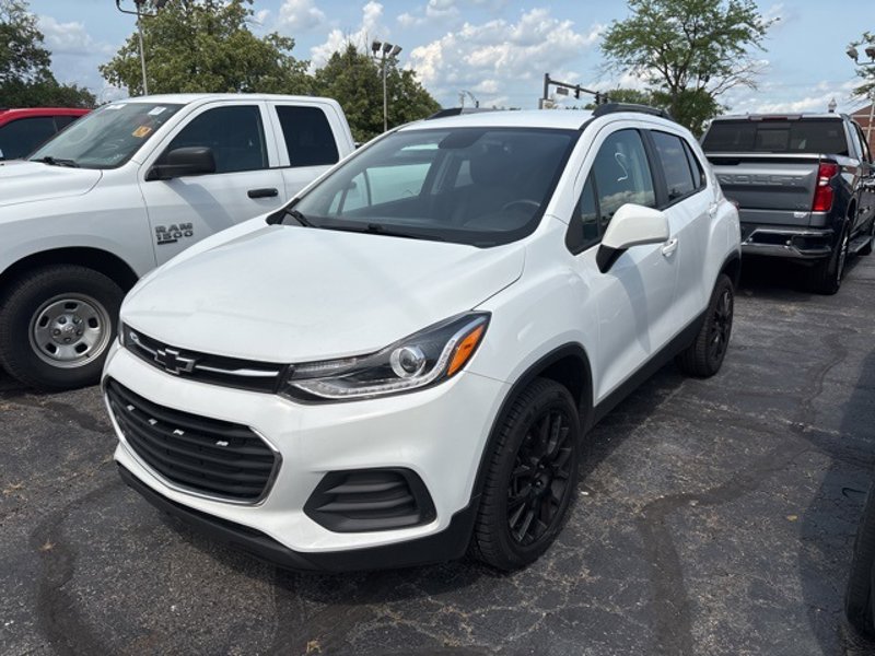 Used 2022 Chevrolet Trax LT w/ Premium Seat Package image 1