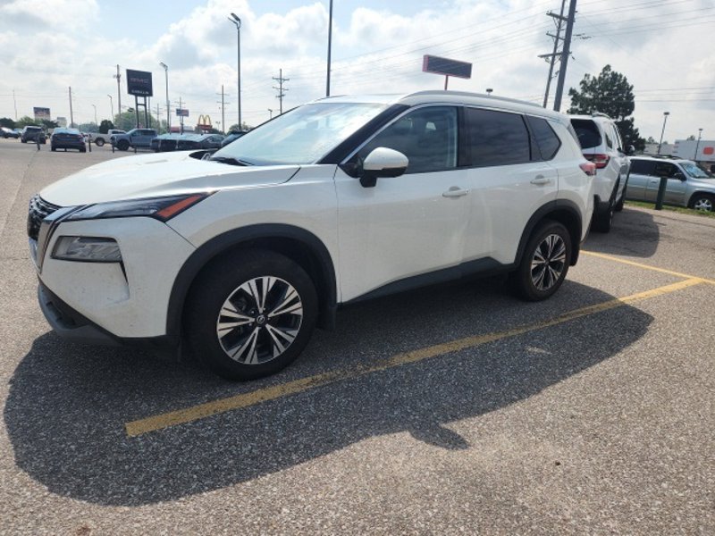 Used 2021 Nissan Rogue SV w/ Premium Package image 1