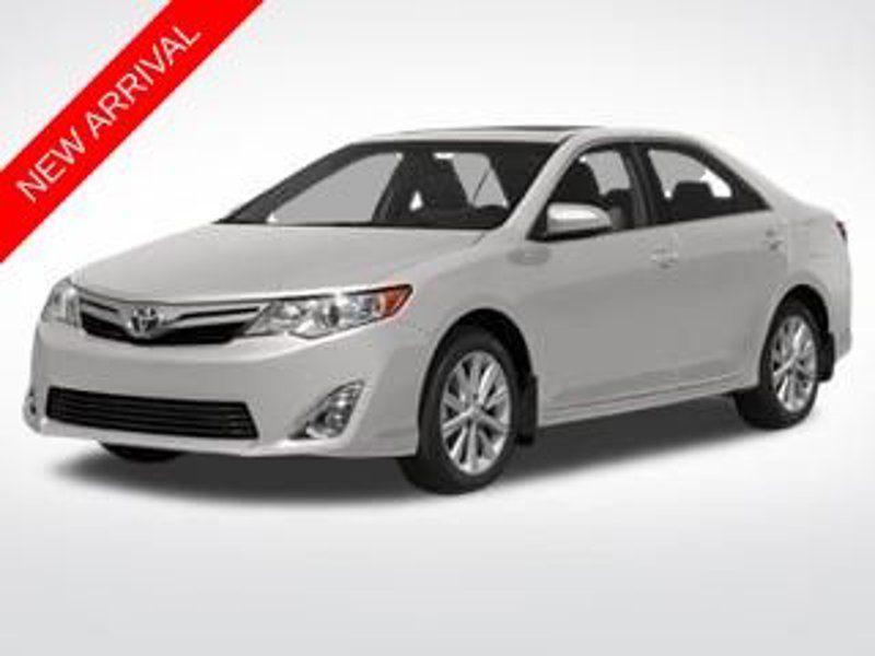 Used 2014 Toyota Camry L image 1