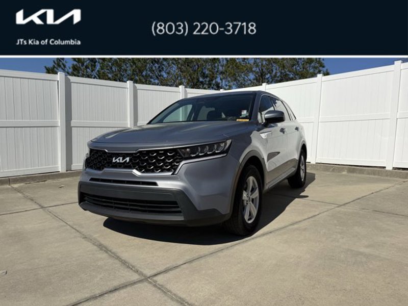 Certified 2023 Kia Sorento LX image 1