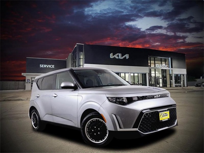 Certified 2024 Kia Soul LX image 1