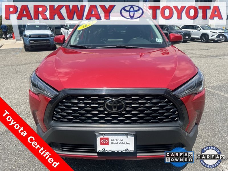 Certified 2022 Toyota Corolla Cross LE image 1