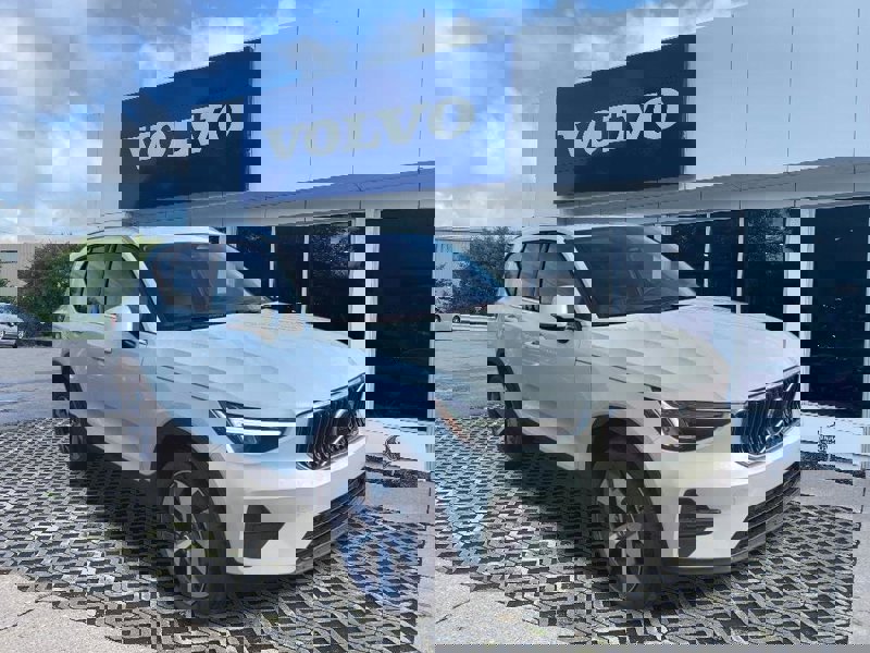 Certified 2025 Volvo XC40 B5 Core w/ Protection Package Premier image 1