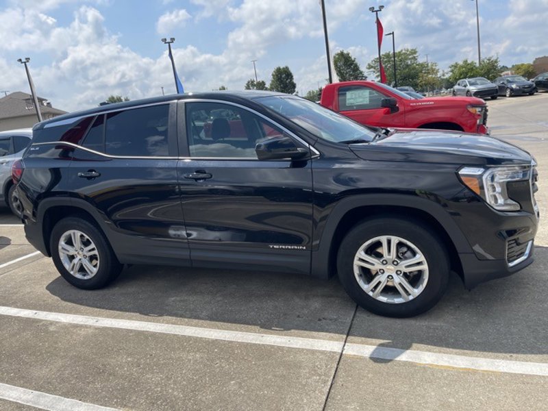 Certified 2024 GMC Terrain SLE image 1
