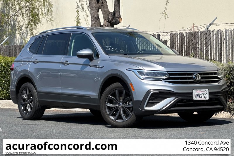 Used 2024 Volkswagen Tiguan SE image 1