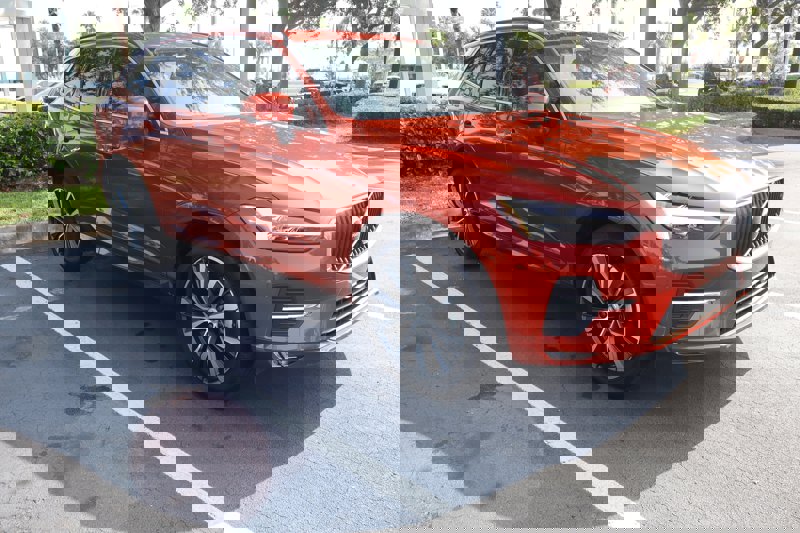 Certified 2022 Volvo XC60 B5 Momentum w/ Protection Package Premier image 1