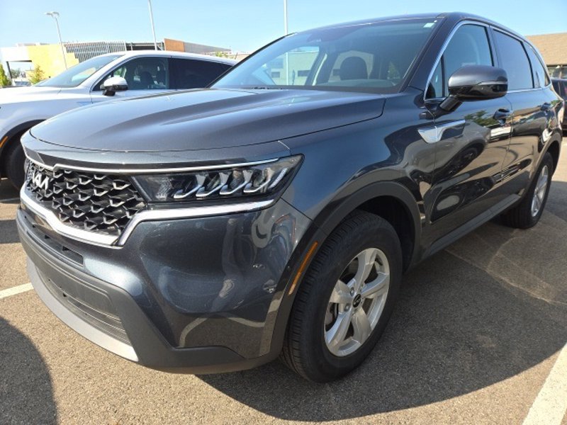 Certified 2023 Kia Sorento LX image 1