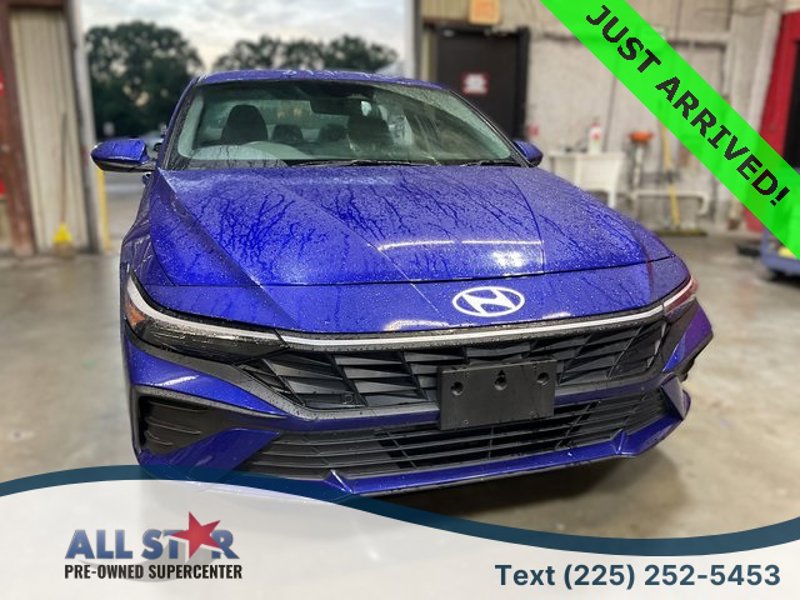 Used 2024 Hyundai Elantra SEL image 1