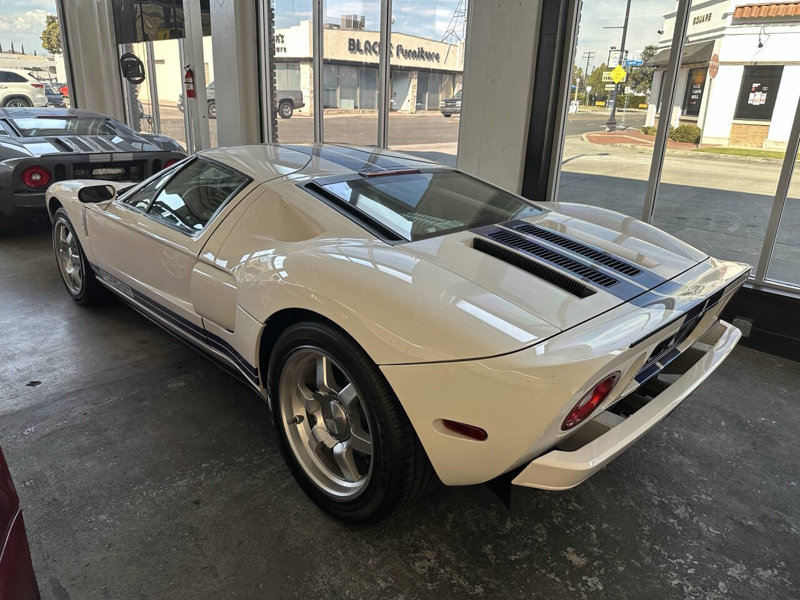 Used 2005 Ford GT image 1